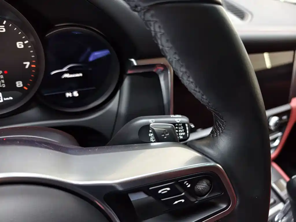 Porsche Macan — миниатюра 26