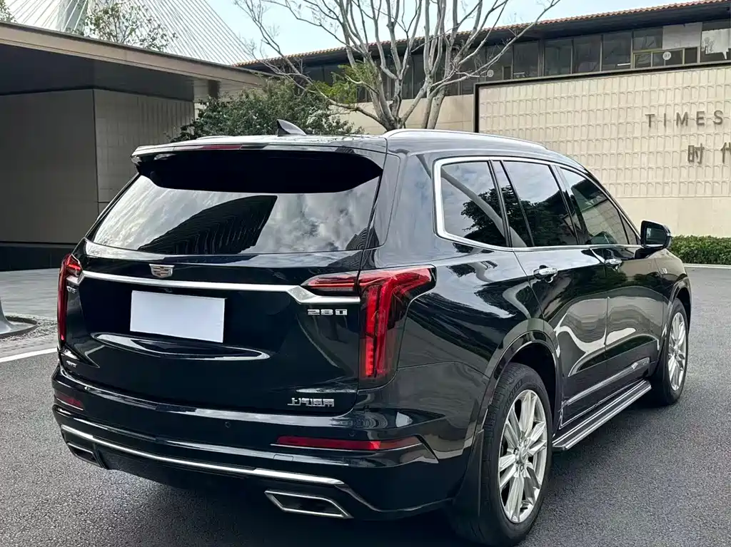 CADILLAC XT6