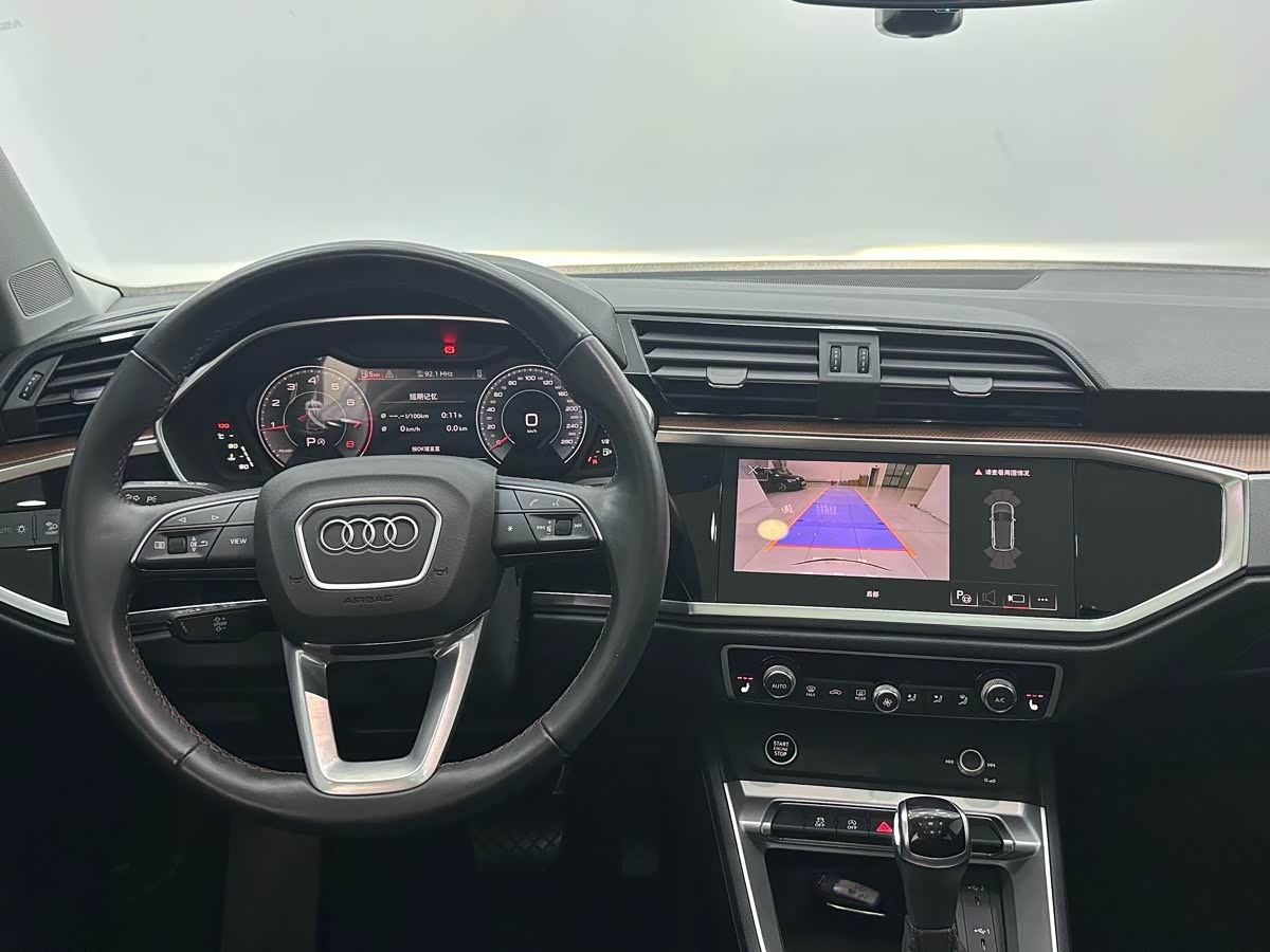 Audi Q3 1.4 л 2023 г. Белый, пробег 21000 км