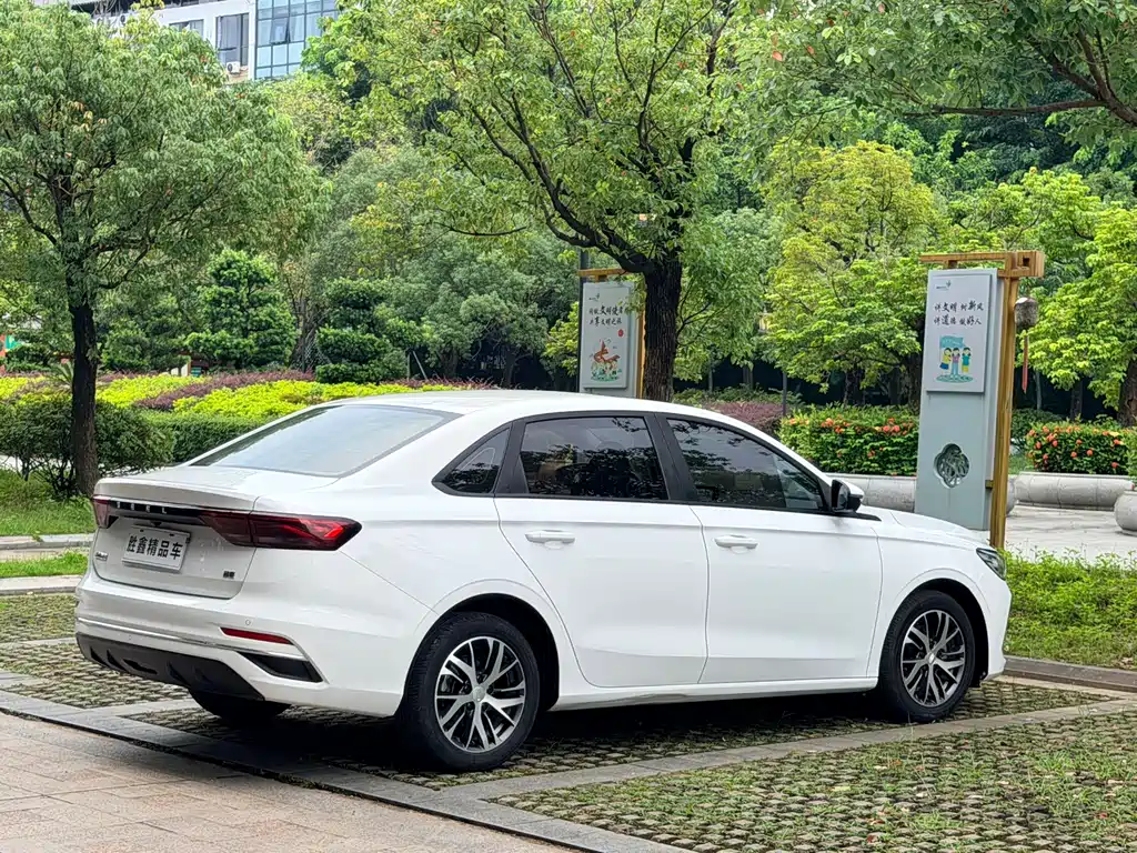 Geely Emgrand — миниатюра 6