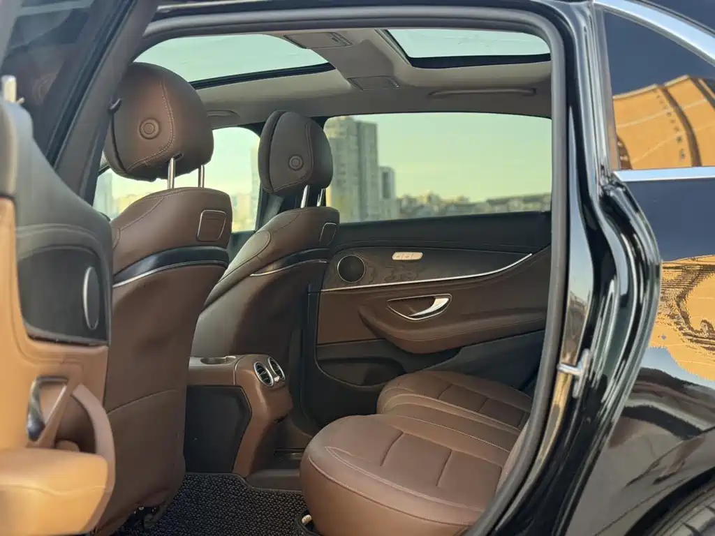 MERCEDES-BENZ E CLASS