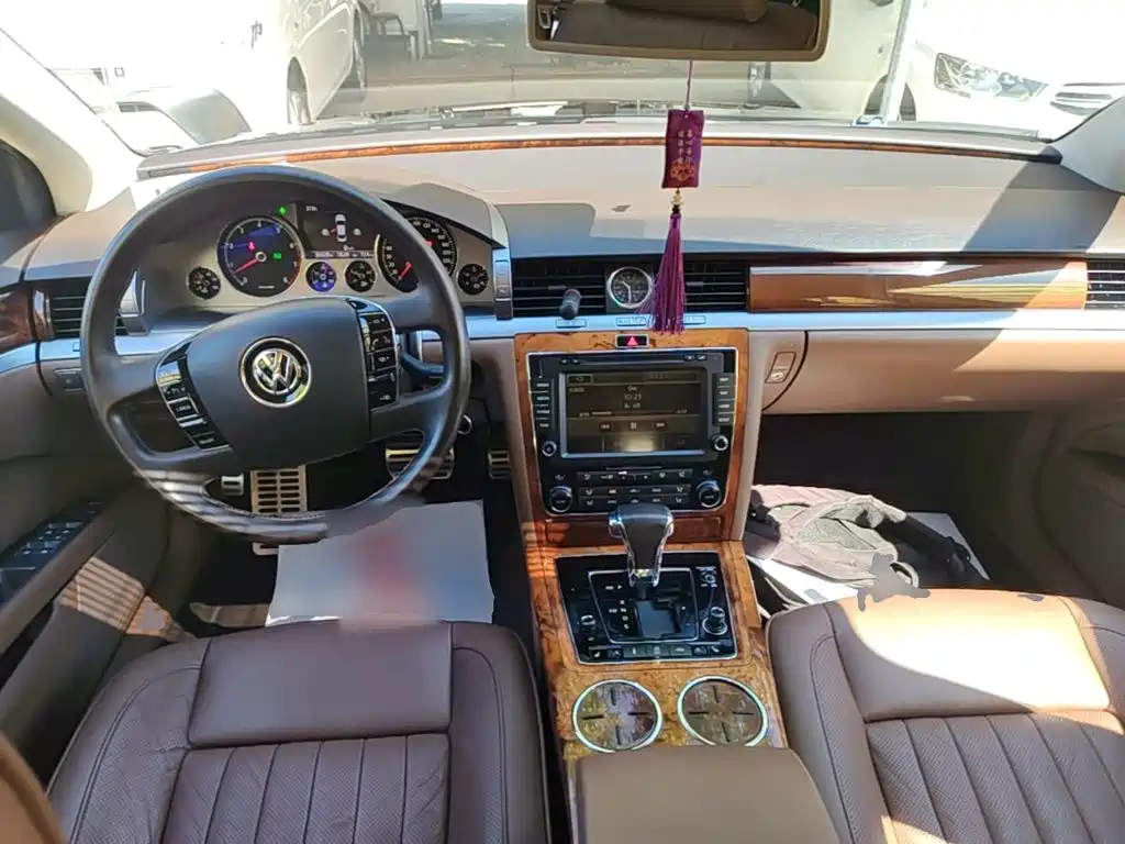Volkswagen Phaeton — миниатюра 10