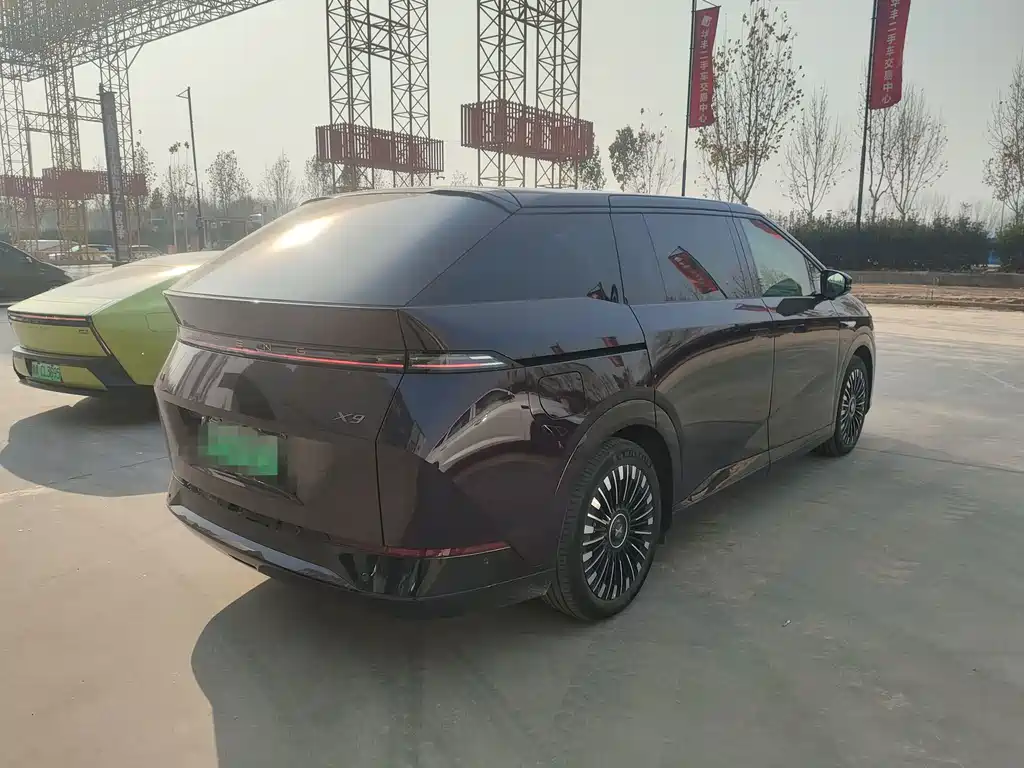 XPeng X9 — миниатюра 8