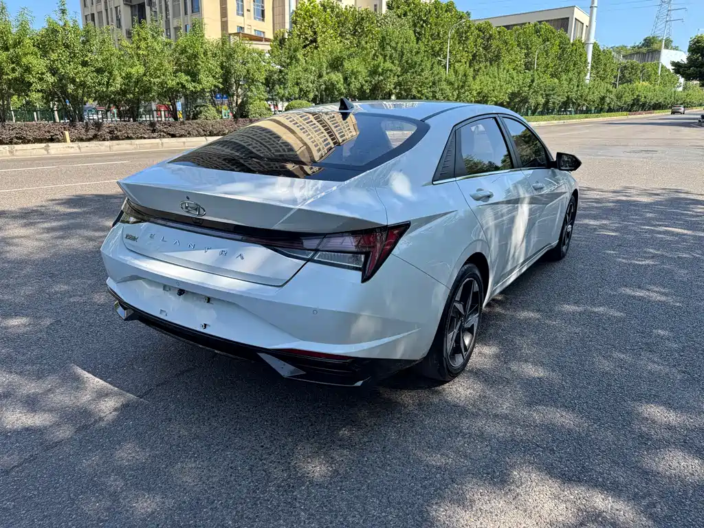 Hyundai Elantra 2021 1.5L CVT LUX Luxury