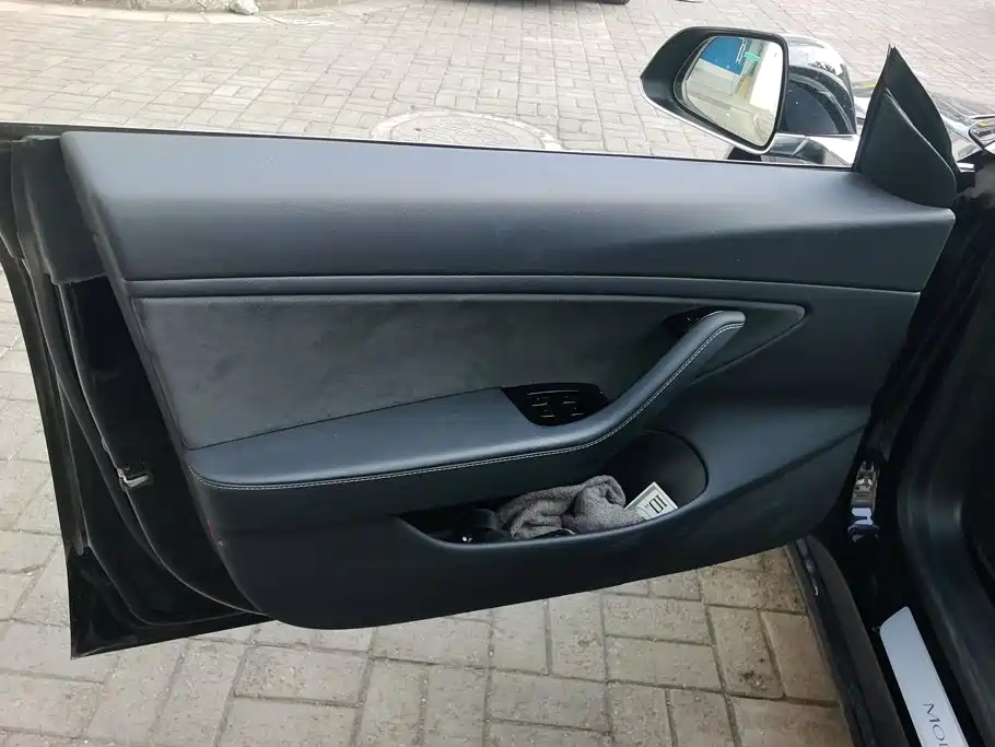 Tesla Model 3 — миниатюра 7