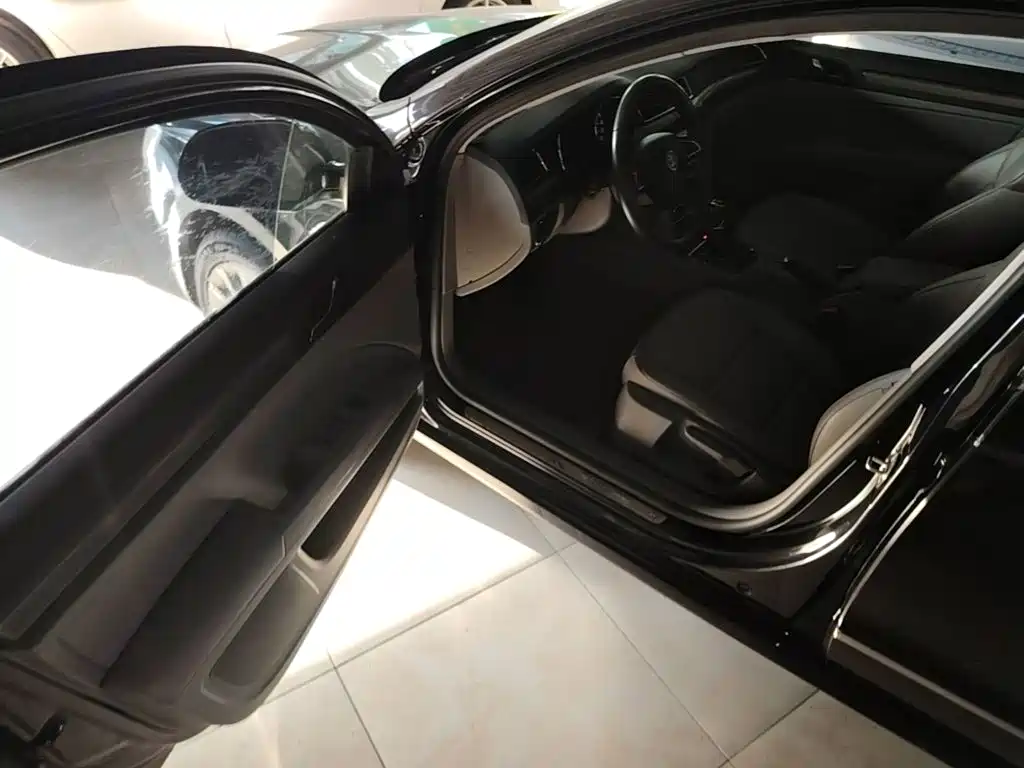 Skoda Superb — миниатюра 16