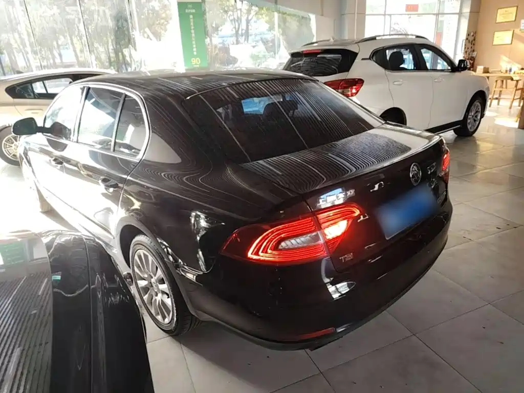 Skoda Superb — миниатюра 5