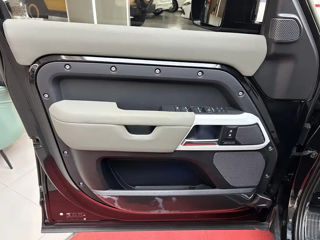 Land Rover Defender — миниатюра 12