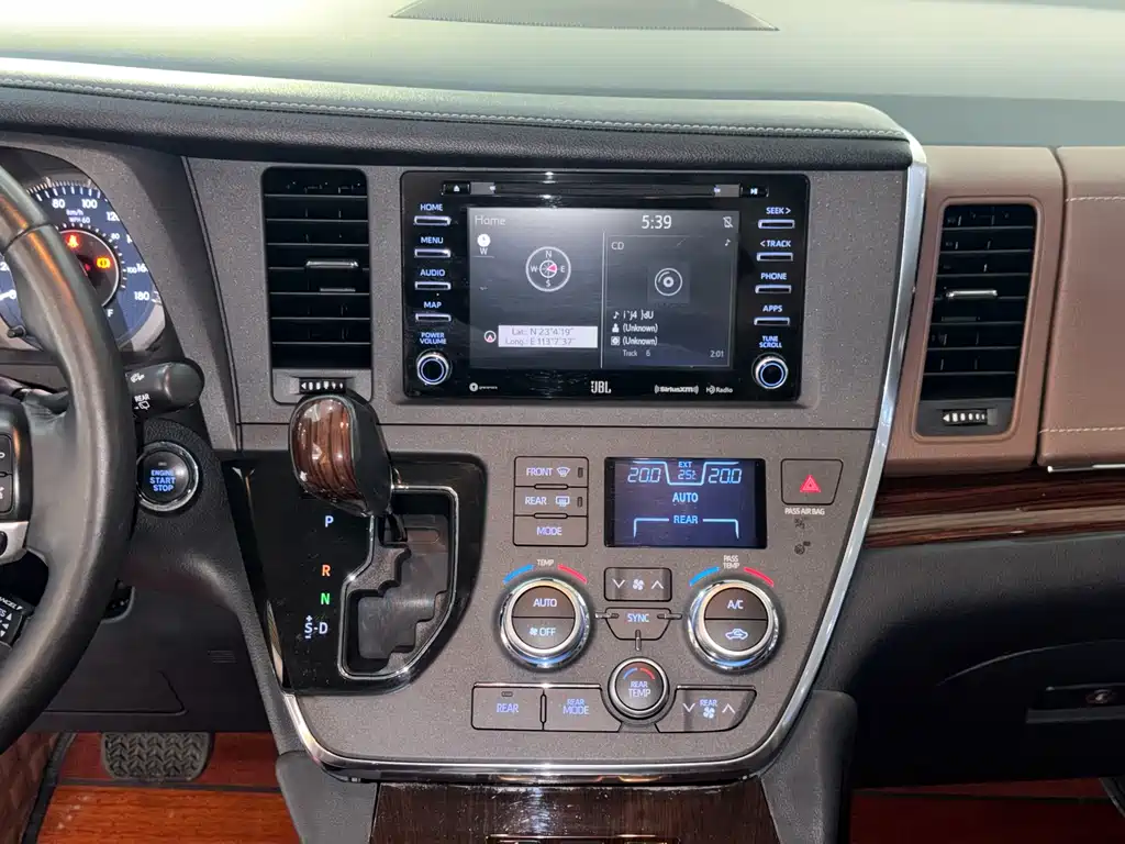 Toyota Sienna — миниатюра 23