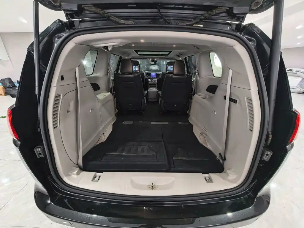 Chrysler Grand Voyager (Import) — миниатюра 25