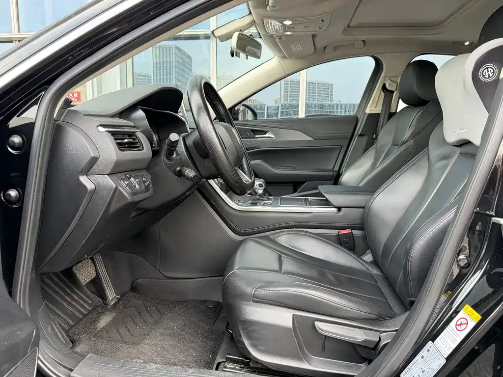 Hongqi Hongqi H5 — миниатюра 6