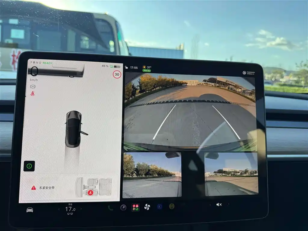 Tesla Model 3 — миниатюра 12