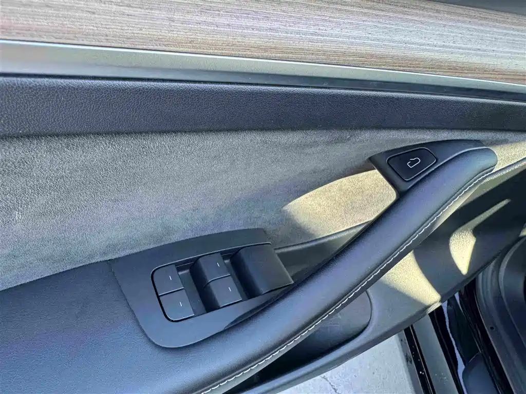 Tesla Model 3 — миниатюра 9