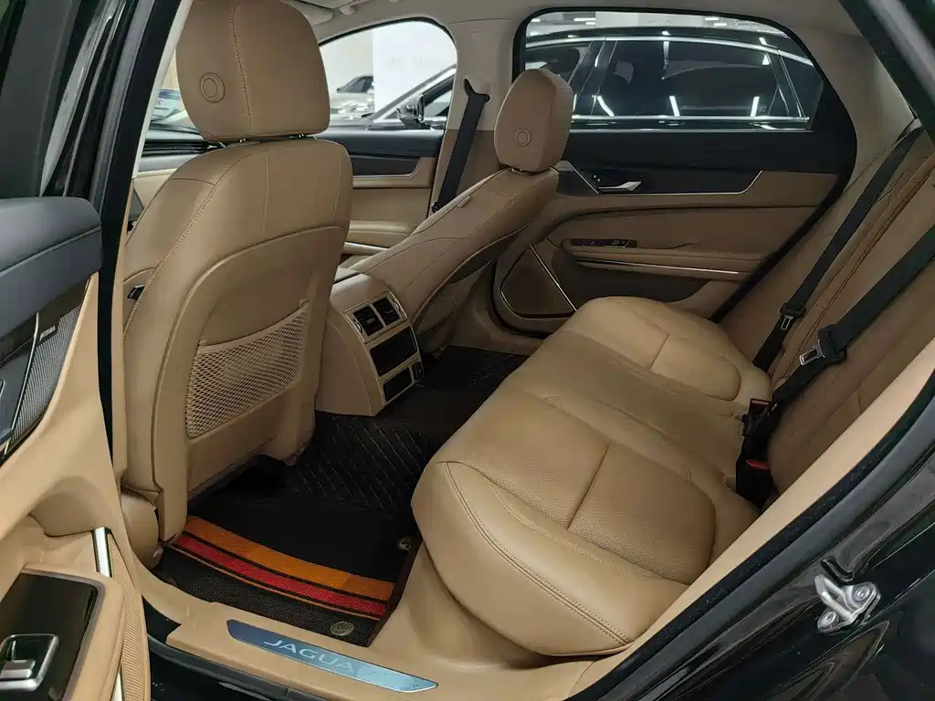 Jaguar XFL — миниатюра 7