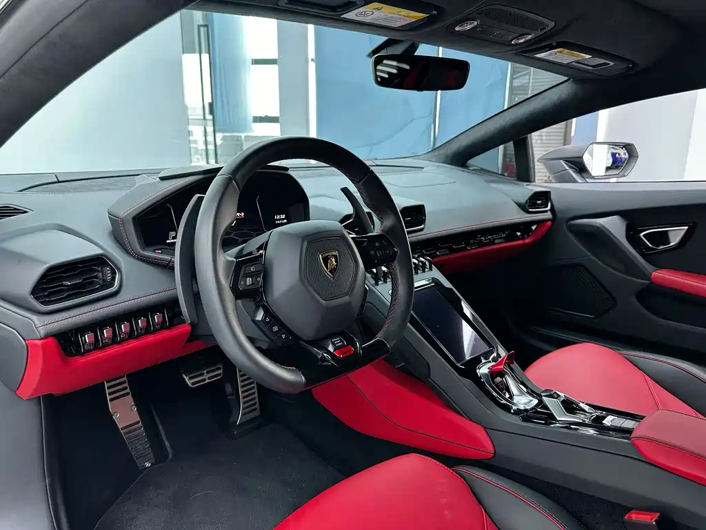 LAMBORGHINI HURACÁN