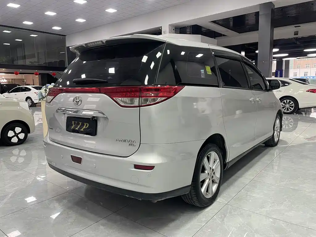 Toyota Previa — миниатюра 6