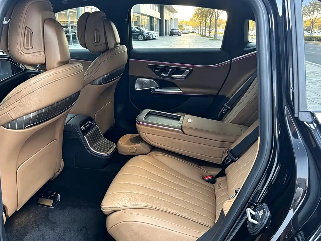 Mercedes-Benz E-Class — миниатюра 9