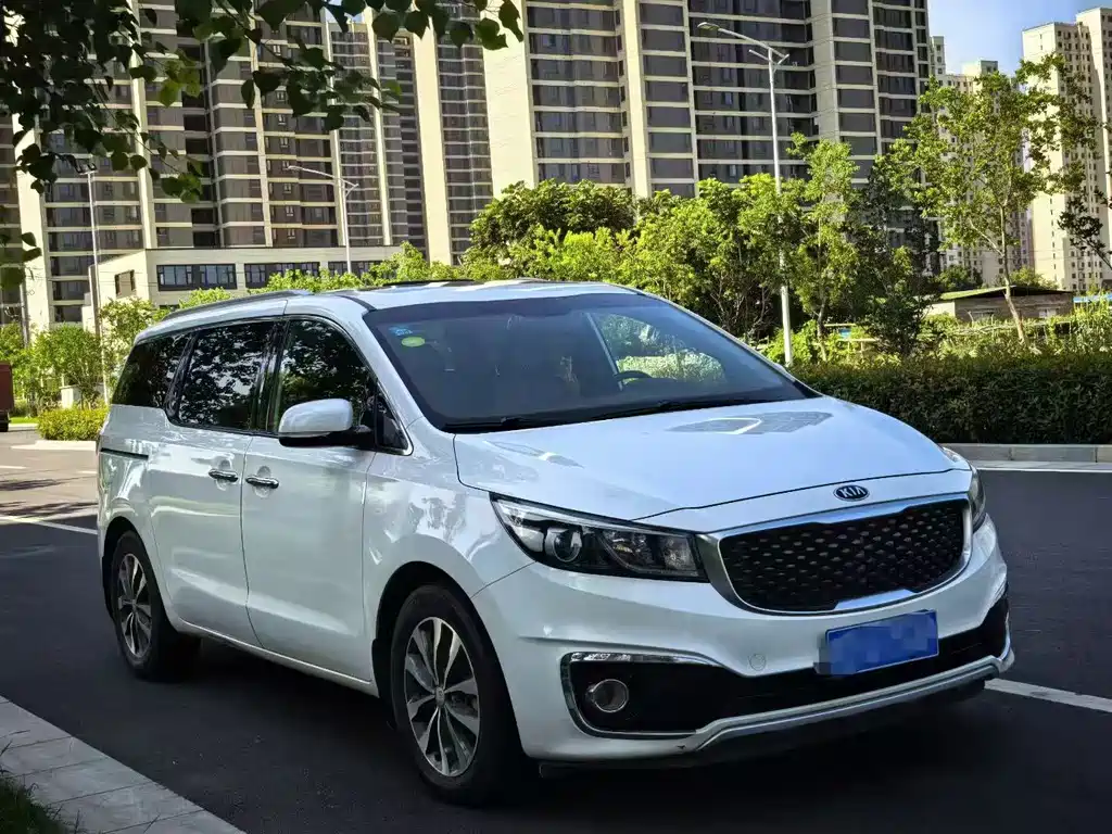 Kia Carnival — миниатюра 3