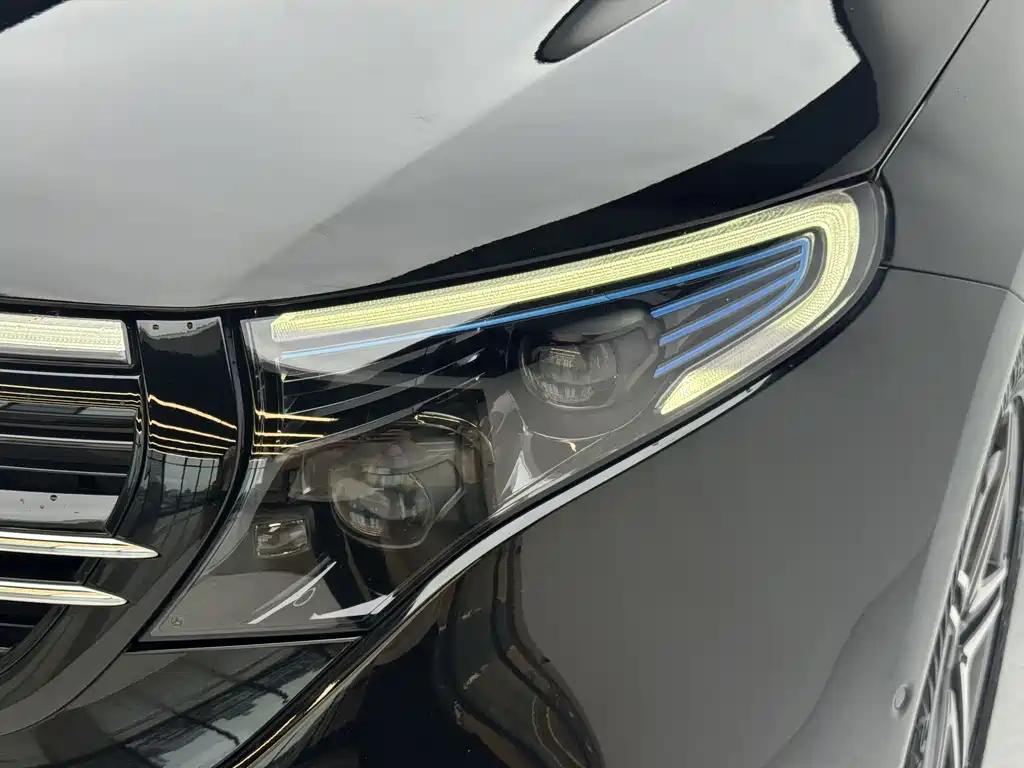 Mercedes-Benz EQC — миниатюра 21