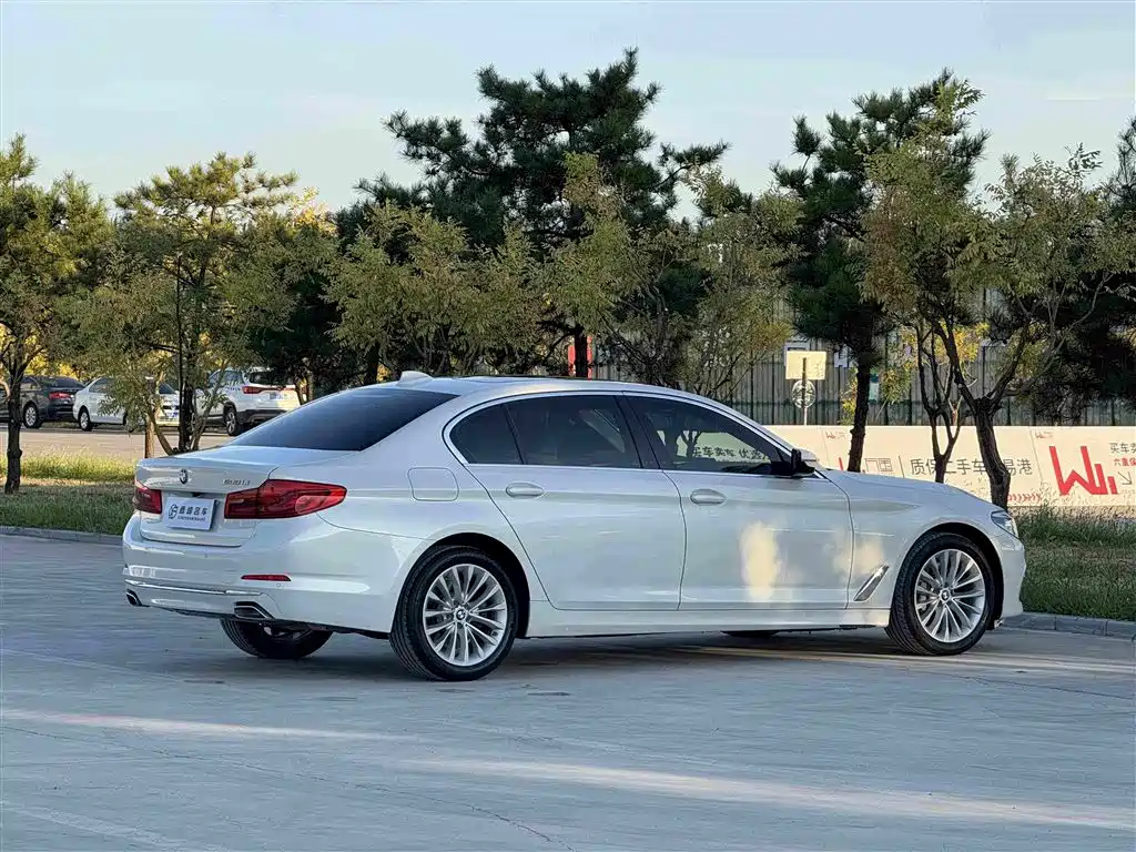 BMW 5 Series — миниатюра 22