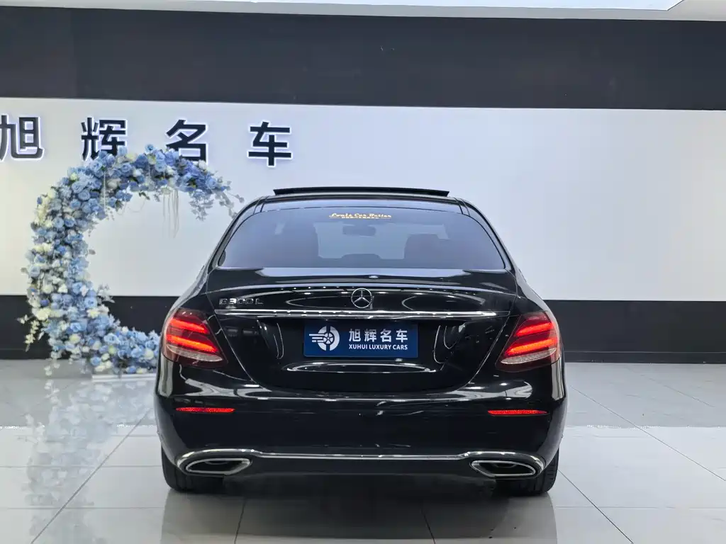 Mercedes-Benz E-Class — миниатюра 8
