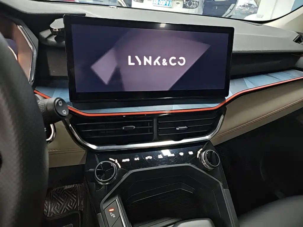 Lynk & Co 06 — миниатюра 13