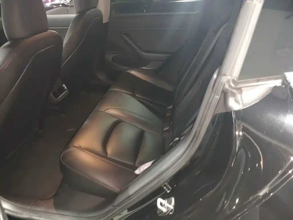 Tesla Model 3 — миниатюра 17