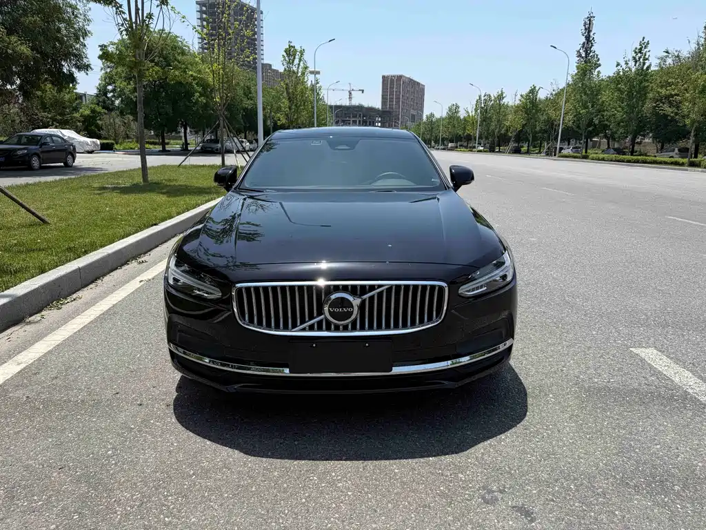 Volvo S90 2025 B5 Luxury