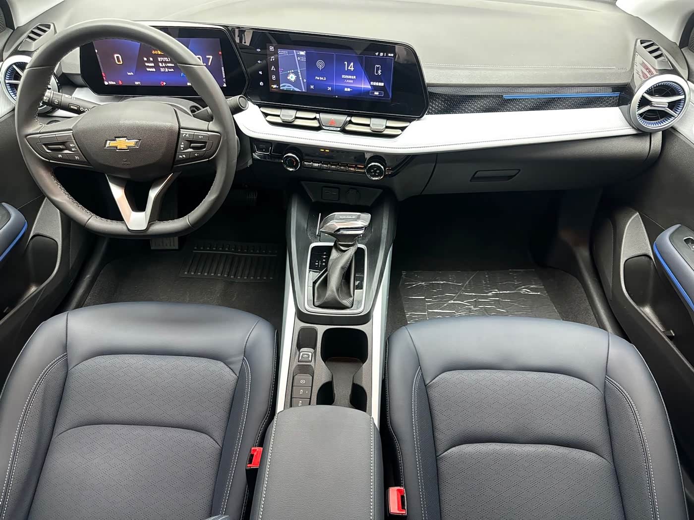 Chevrolet Monza 1.5 л 2023 г. Серебристо-серый, пробег 27000 км