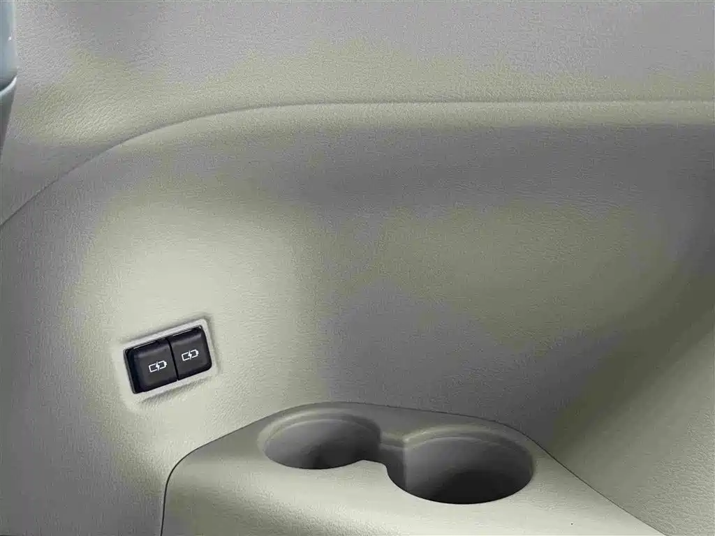 Toyota Sienna — миниатюра 15