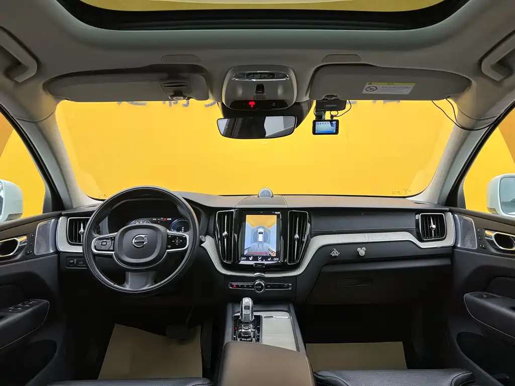 VOLVO XC60 PLUG IN HYBRID