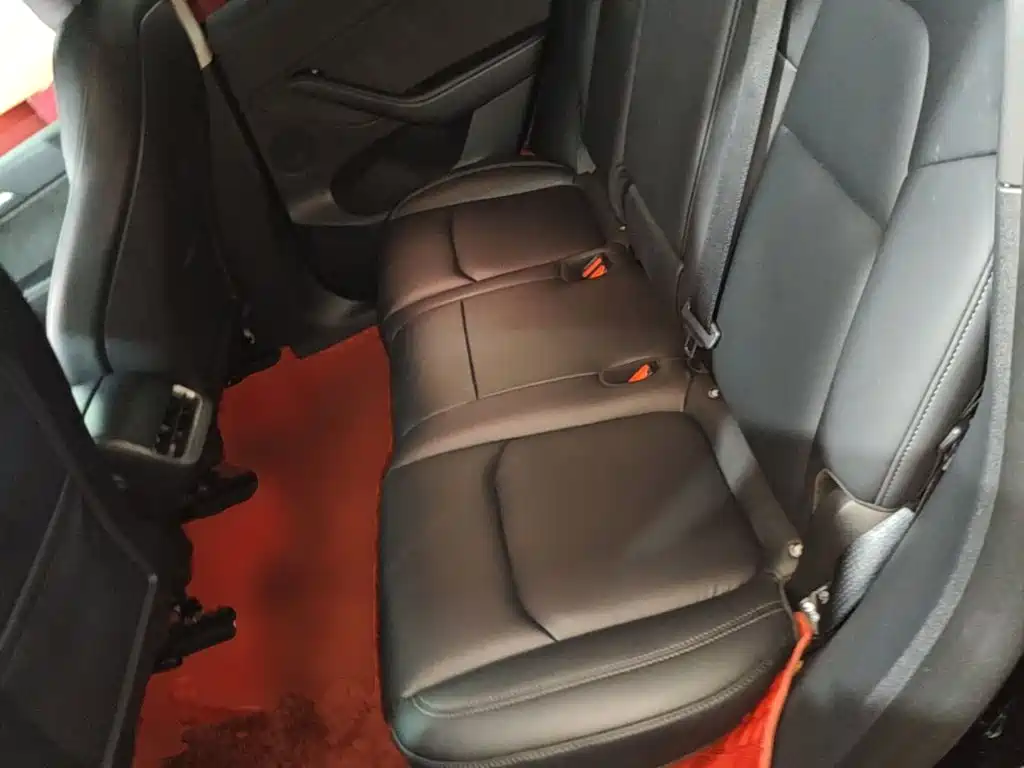 Tesla Model Y — миниатюра 17