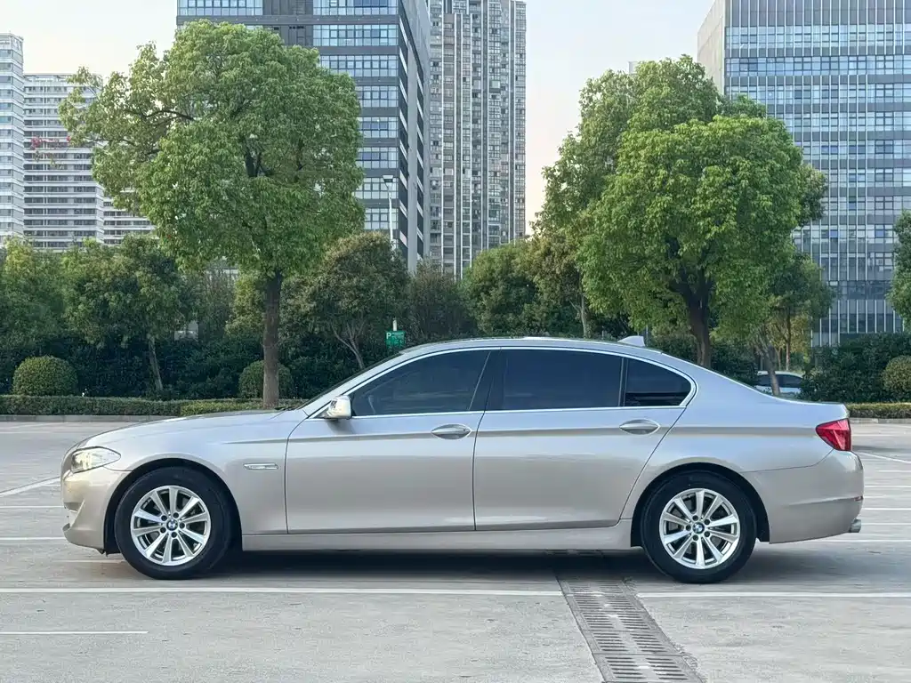 BMW 5 Series — миниатюра 3