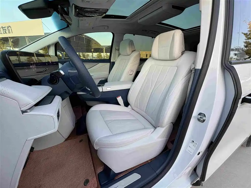 Buick GL8 Hybrid — миниатюра 5