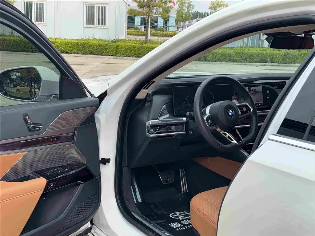 BMW 7 Series — миниатюра 9