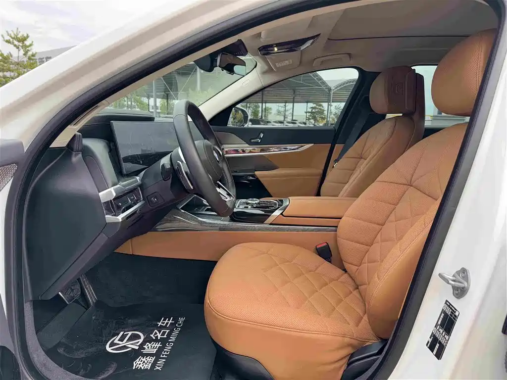 BMW 7 Series — миниатюра 4