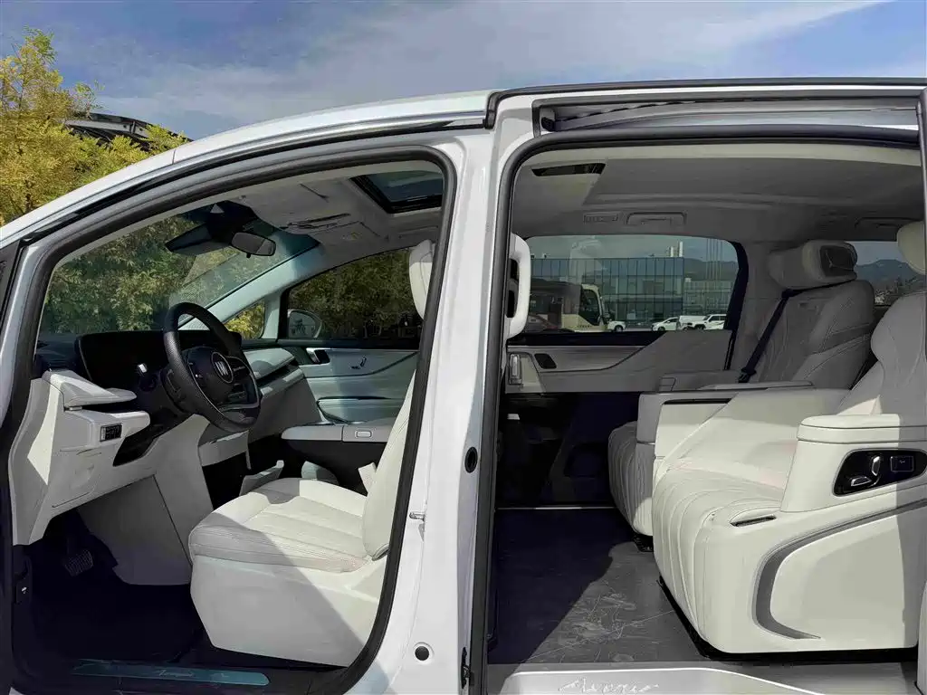 Buick GL8 Hybrid — миниатюра 12