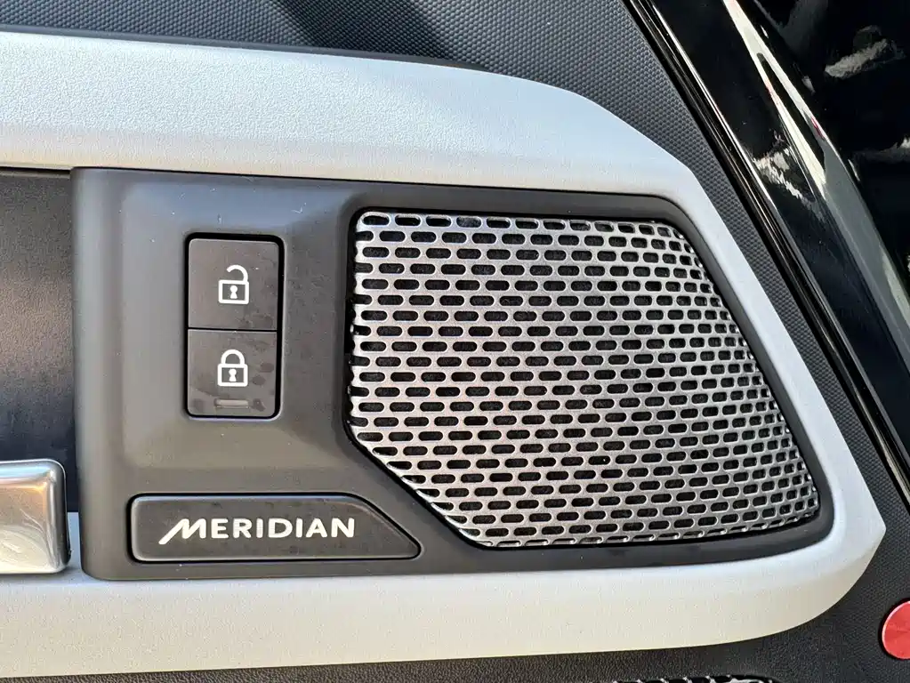 Land Rover Defender — миниатюра 16