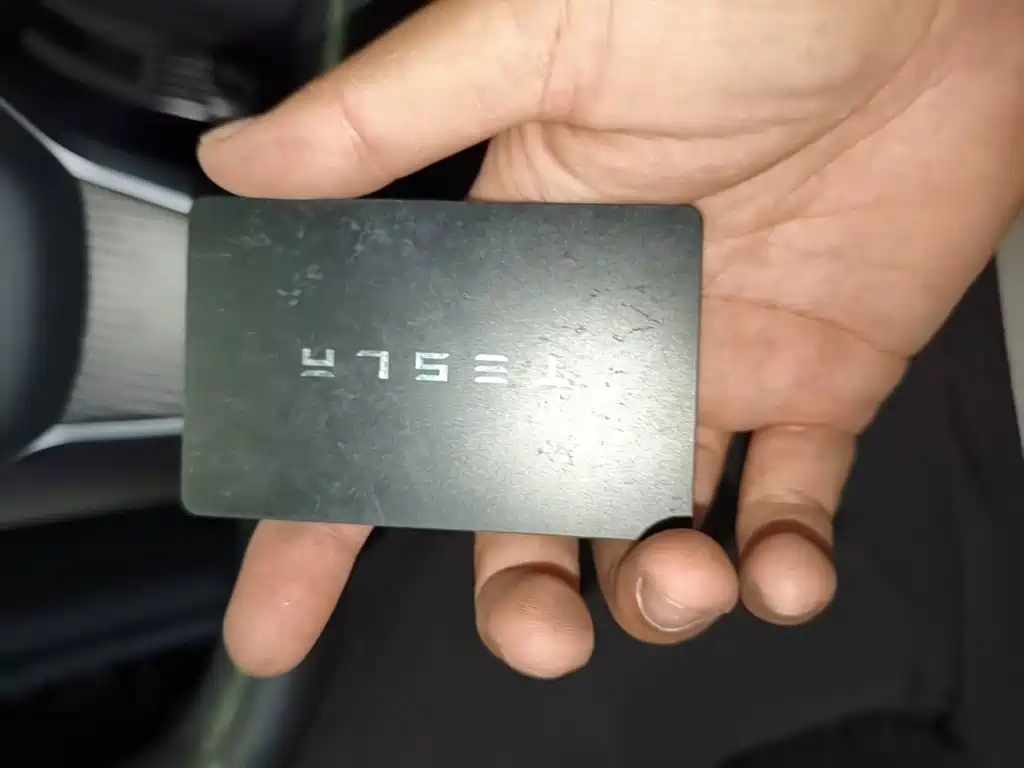 Tesla Model Y — миниатюра 9