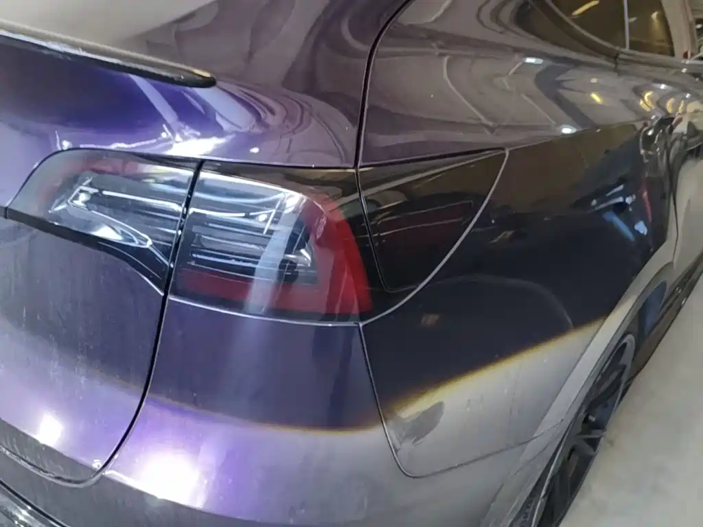 Tesla Model Y — миниатюра 8