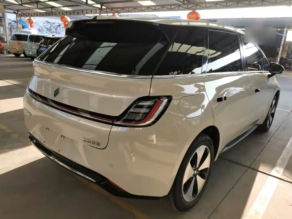 Baojun Yunduo — миниатюра 7