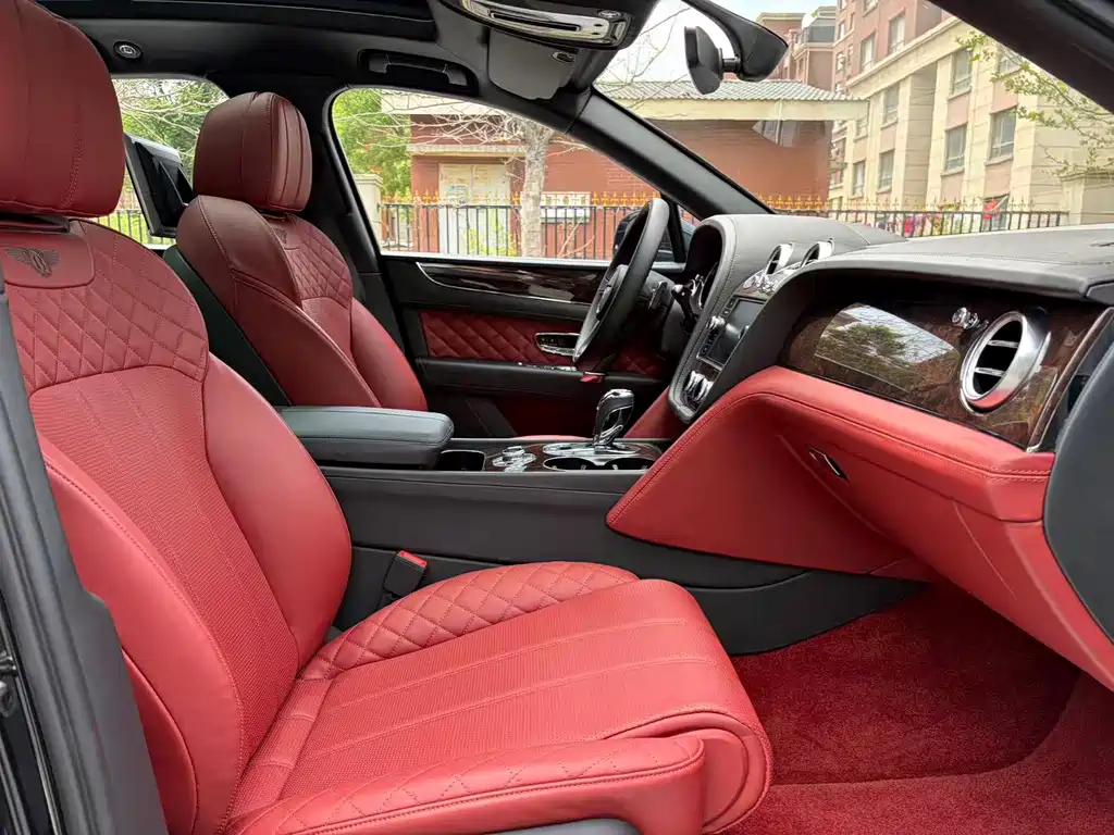 Bentley Bentayga — миниатюра 11