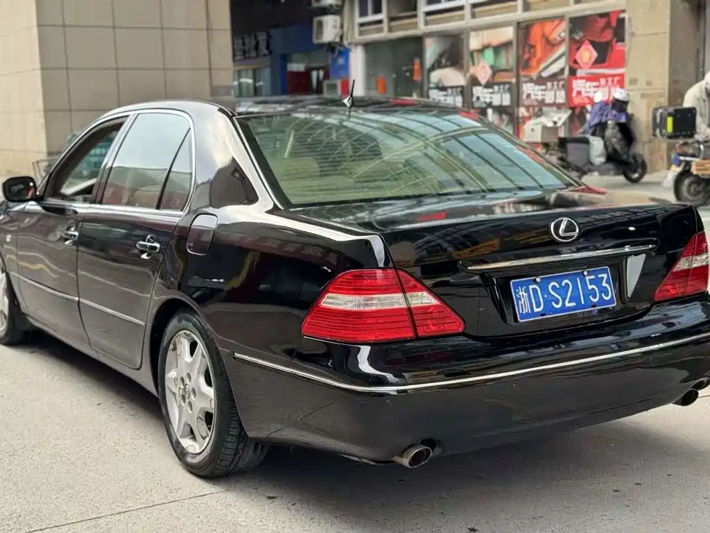Lexus LS — миниатюра 6