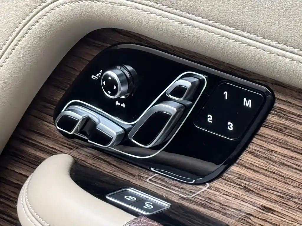 Land Rover Range Rover — миниатюра 13