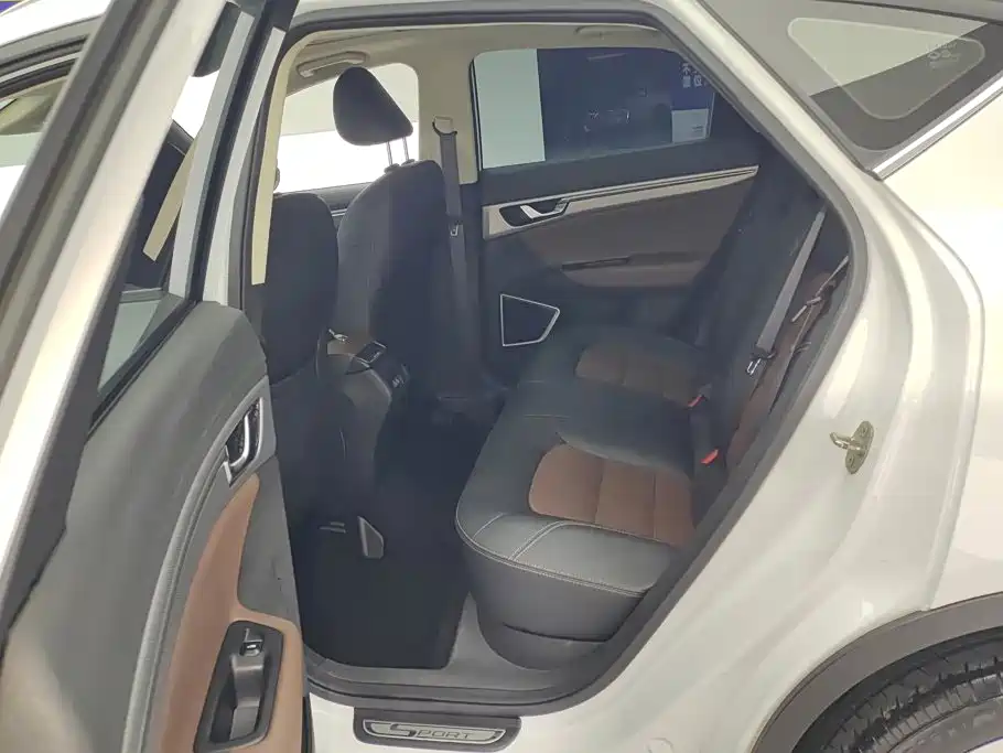 Geely Emgrand GS — миниатюра 11