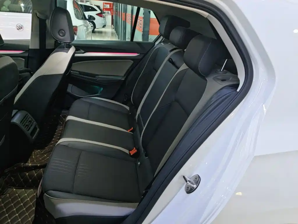 Volkswagen Golf — миниатюра 17