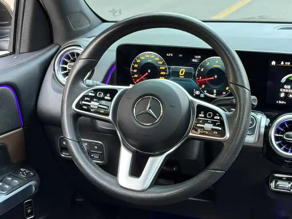 MERCEDES-BENZ GLB