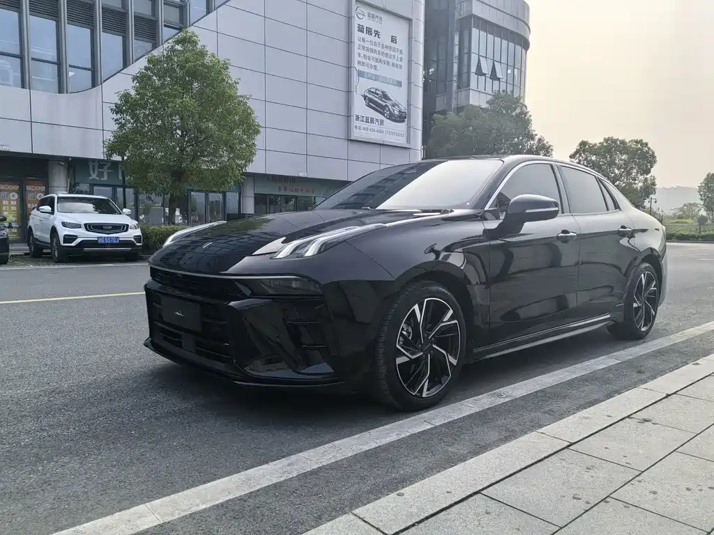 Lynk & Co 03
