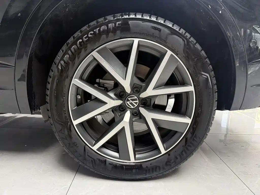 Volkswagen Touareg — миниатюра 17