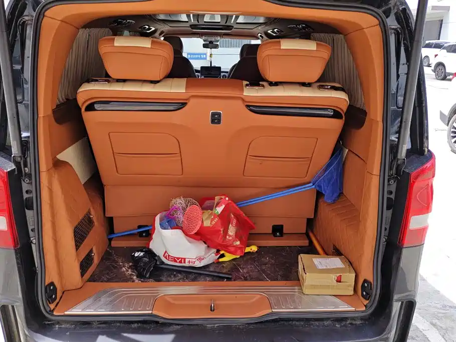 Mercedes-Benz Vito 2023 2.0T Elite 7 мест